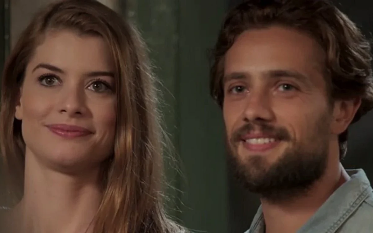 Lívia e Felipe em Além do Tempo. (Foto: reprodução/Globo)