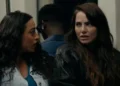 Quem Ama Cuida: Adriana se revolta ao descobrir que Lyris está apaixonada por Ulisses e teme que o romance atrapalhe sua vingança