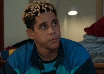 Peixe (Cauê Campos) em Por Você (Foto: Reprodução/TV Globo)