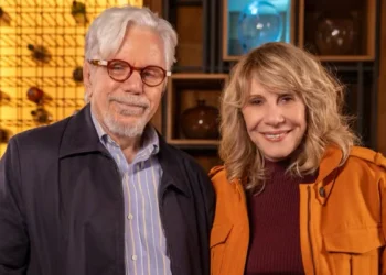 Manoel (Reginaldo Faria) e Pérola (Renata Sorrah) em Por Você (Foto: Angélica Goudinho/Globo)