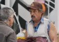 Zé (Ângelo Antônio) confronta Juarez (Milhem Cortaz) em Por Você (Foto: Reprodução/TV Globo)