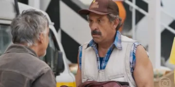 Zé (Ângelo Antônio) confronta Juarez (Milhem Cortaz) em Por Você (Foto: Reprodução/TV Globo)