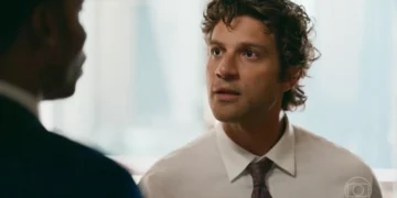 Chay Suede (Pedro) em cena de Quem Ama Cuida (Foto: Reprodução/TV Globo)