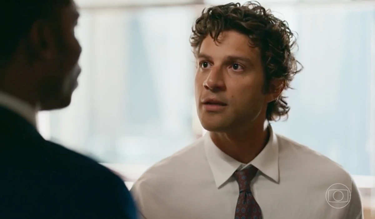 Chay Suede (Pedro) em cena de Quem Ama Cuida (Foto: Reprodução/TV Globo)