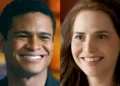Tiago sorrindo (à esquerda) e Adriana (à direita) em montagem da novela Quem Ama Cuida.