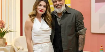 Por Você: Vanessa deixa de ser otária, arruma um amante tão malandro quanto ela e os dois se unem para tirar Bela da presidência