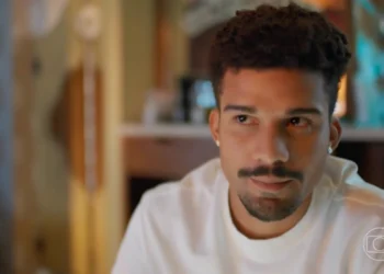 Vitor (Lucas Leto) em Por Você (Foto: Reprodução/TV Globo)