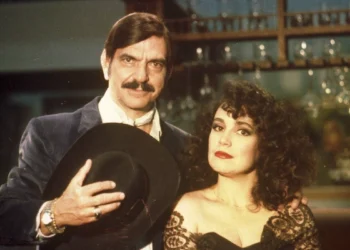 Sinhozinho Malta (Lima Duarte) e Viúva Porcina (Regina Duarte) em Roque Santeiro (Foto: Divulgação/Globo)