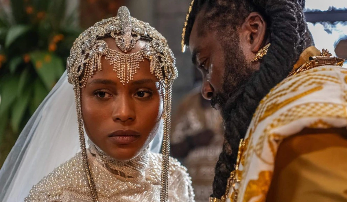 Alika (Duda Santos) e Jendal (Lázaro Ramos) na cena do casamento deles em A Nobreza do Amor (Foto: Estevam Avellar/Globo)
