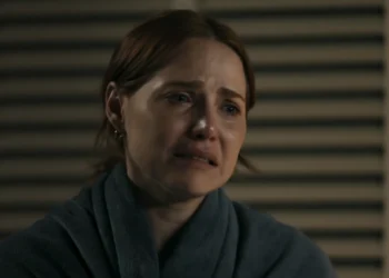 Adriana (Letícia Colin) em Quem Ama Cuida (Foto: Reprodução/TV Globo)