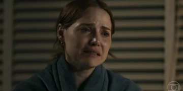 Adriana (Letícia Colin) em Quem Ama Cuida (Foto: Reprodução/TV Globo)