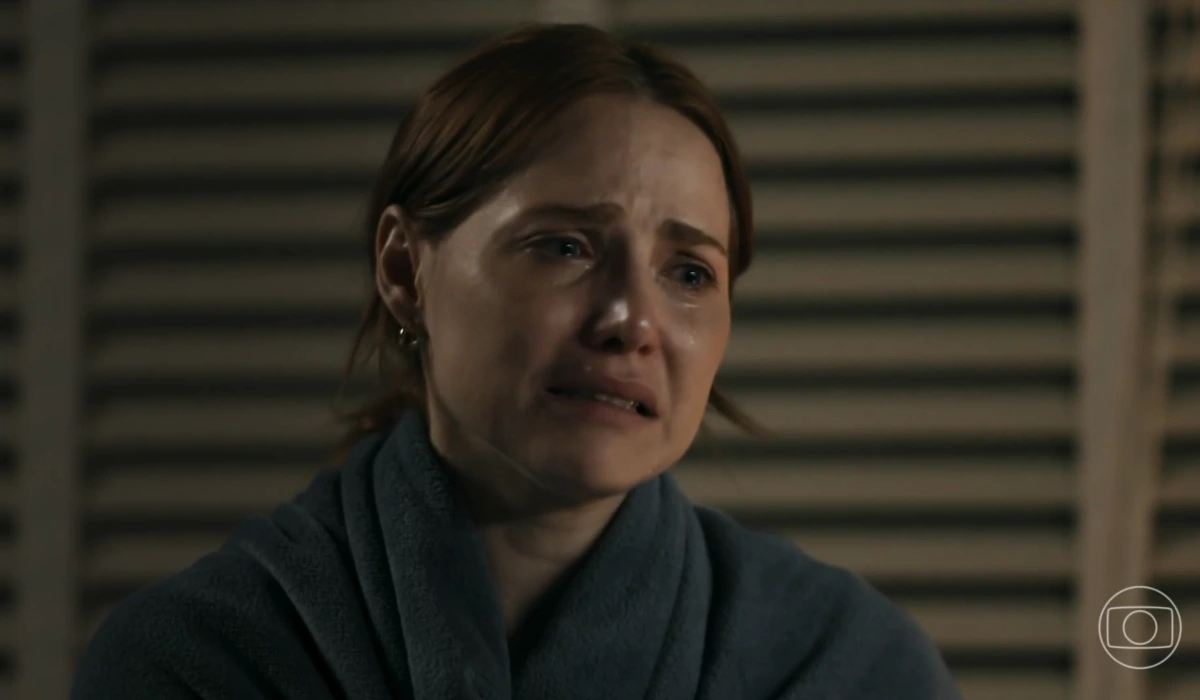 Adriana (Letícia Colin) em Quem Ama Cuida (Foto: Reprodução/TV Globo)