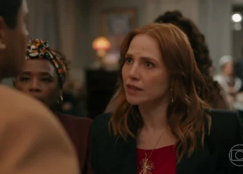 Adriana (Letícia Colin) e Tiago (Gui Ferraz) em Quem Ama Cuida (Foto: Reprodução/TV Globo)