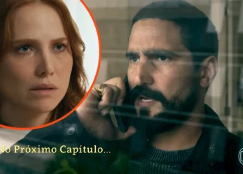 Adriana (à esquerda) observando Heitor ao telefone (à direita) em Quem Ama Cuida.