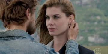 Felipe (Rafael Cardoso) e Lívia (Alinne Moraes) em cena do último capítulo de Além do Tempo (Foto: Reprodução/TV Globo)