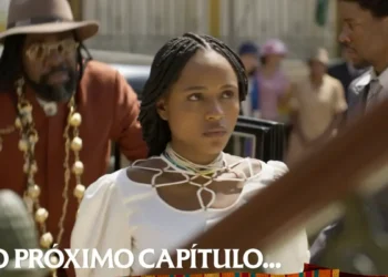 Jendal atrás e Alika à sua frente em cena da novela A Nobreza do Amor.