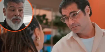 Gabriel conversando com Bela em cena da novela Por Você.