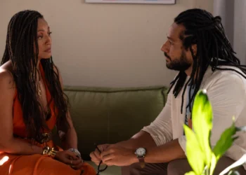 Bela (Sheron Menezzes) termina com Lucas (Amaury Lorenzo) em Por Você (Foto: Angélica Goudinho/Globo)