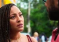 Bela em cena com Lucas na novela Por Você.