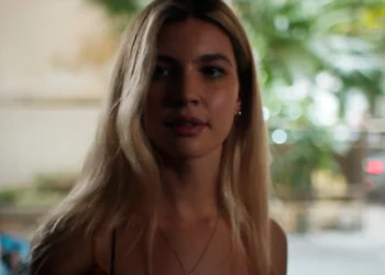 Alanis Guillen interpreta a protagonista Maria Cecília em Paraíso Perdido (Foto: Reprodução/Globo)