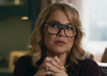 Pilar (Isabel Teixeira) em Quem Ama Cuida (Foto: Reprodução/TV Globo)