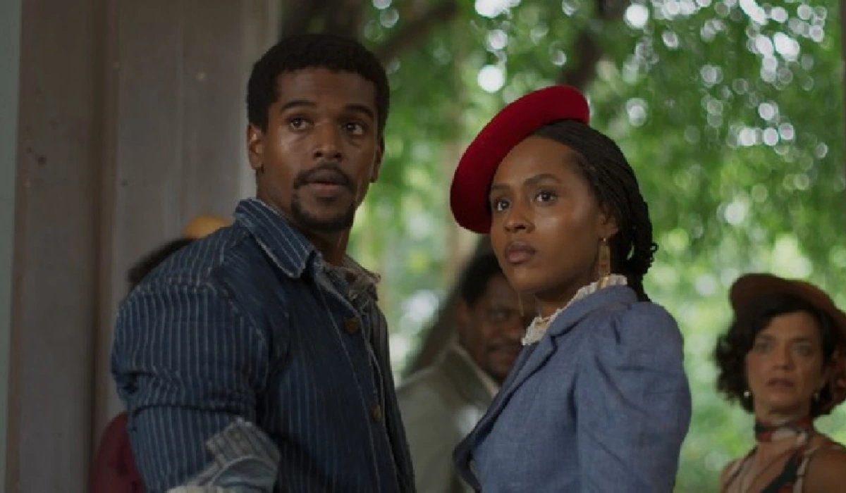 Tonho (Ronald Sotto) e Alika (Duda Santos) em A Nobreza do Amor (Foto: Reprodução/TV Globo)