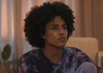 Ítalo (Fabrício Assis) em Por Você (Foto: Reprodução/TV Globo)