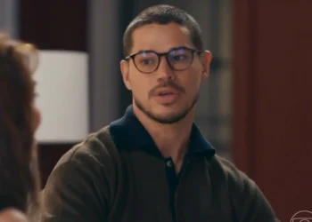 Iuri (José Loreto) em Quem Ama Cuida (Foto: Reprodução/TV Globo)