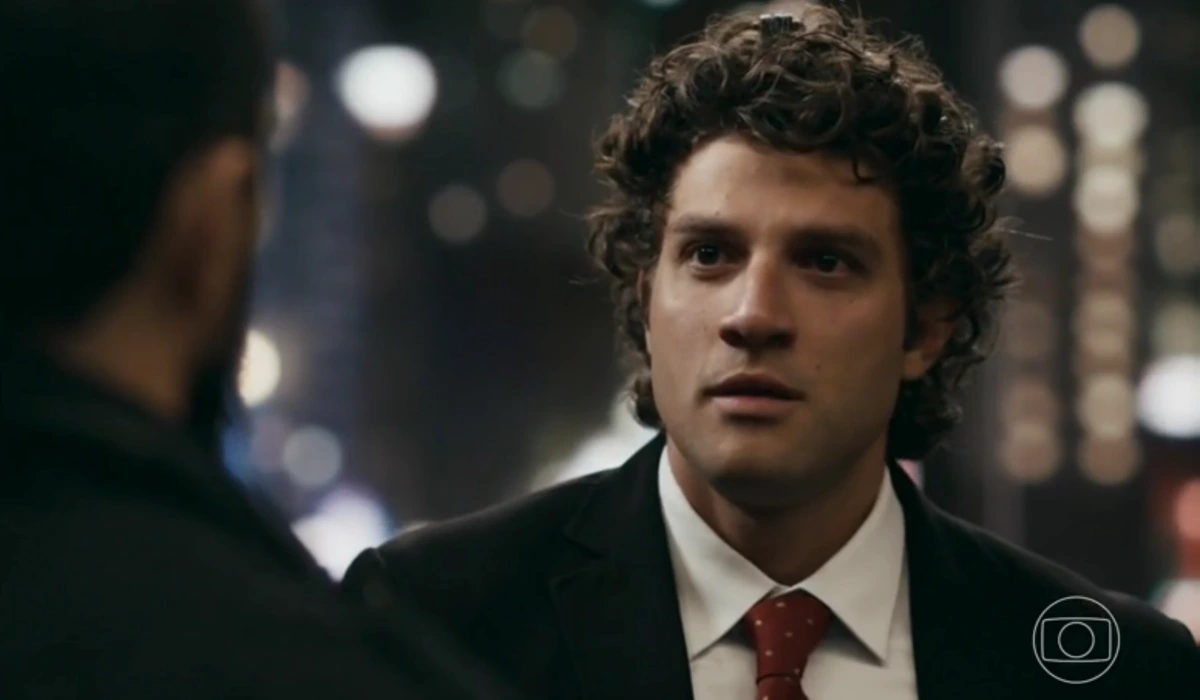 Pedro (Chay Suede) em Quem Ama Cuida (Foto: Reprodução/TV Globo)