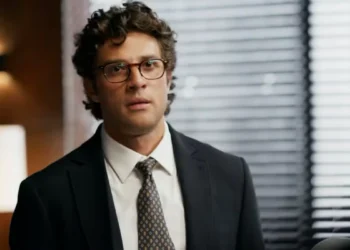 Pedro (Chay Suede) em Quem Ama Cuida (Foto: Reprodução/TV Globo)