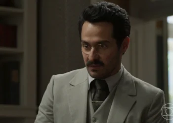 Sebastião (João Fontenelle) em A Nobreza do Amor (Foto: Reprodução/TV Globo)