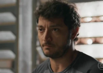 Tom (Allan Souza Lima) em Quem Ama Cuida (Foto: Reprodução/TV Globo)