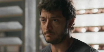 Tom (Allan Souza Lima) em Quem Ama Cuida (Foto: Reprodução/TV Globo)