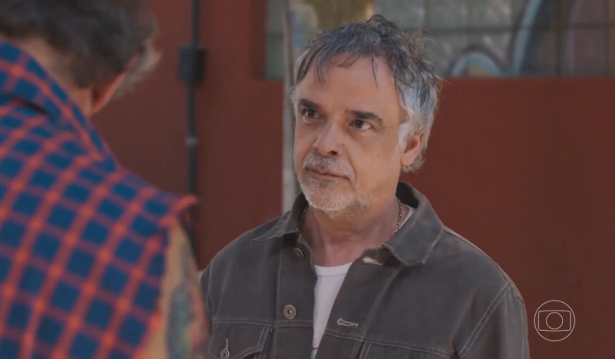 Zé (Ângelo Antônio) e Juarez (Milhem Cortaz) em Por Você (Foto: Reprodução/TV Globo)
